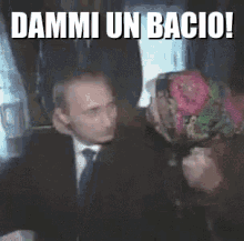 Putin Vladimir Putin Dammi Un Bacio Vecchia Anziana Signora Bacetti Bacetto Vieni Qua GIF - Kisses Gimme A Kiss Smooch GIFs