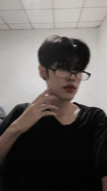 a blurry picture of a person wearing glasses
