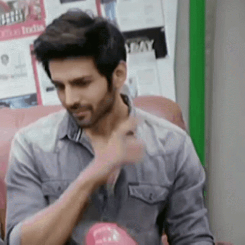 Kartik Aaryan GIF - Kartik Aaryan - Discover & Share GIFs