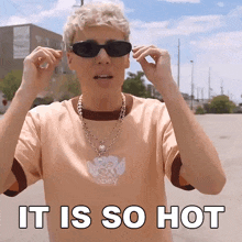 It Is So Hot Raphael Gomes GIF - It Is So Hot Raphael Gomes It'S Extremely Hot GIFs