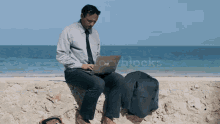 Beach Laptop GIF - Beach Laptop Rage GIFs