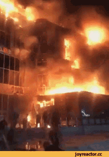 a large building is on fire and the website joyreactor.cc is visible in the corner