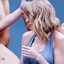 Taylor Swift Scary GIF - Taylor Swift Scary Whats Happening GIFs