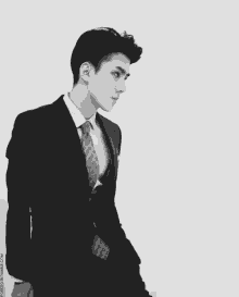 a black and white photo of a man in a suit and tie taken by porido-e.tumblr.com