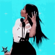 Nicki Minaj Hair Flip GIF - Nicki Minaj Hair Flip Smiling GIFs