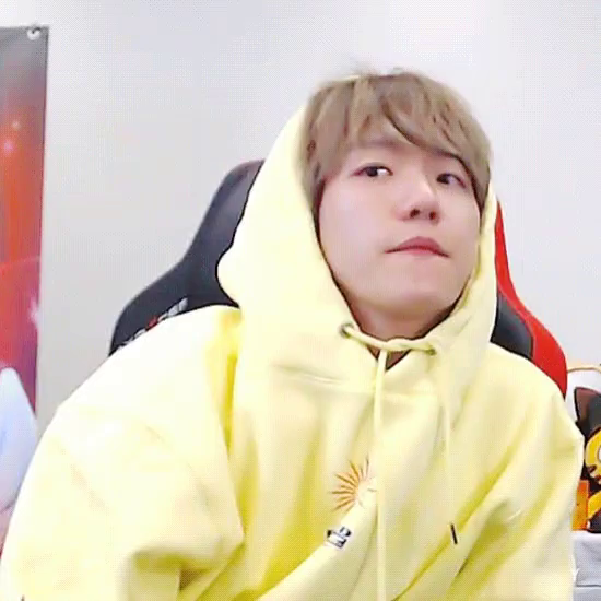 baekhyun yellow hoodie