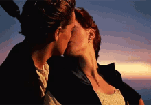 Titanic Kiss Gifs Tenor