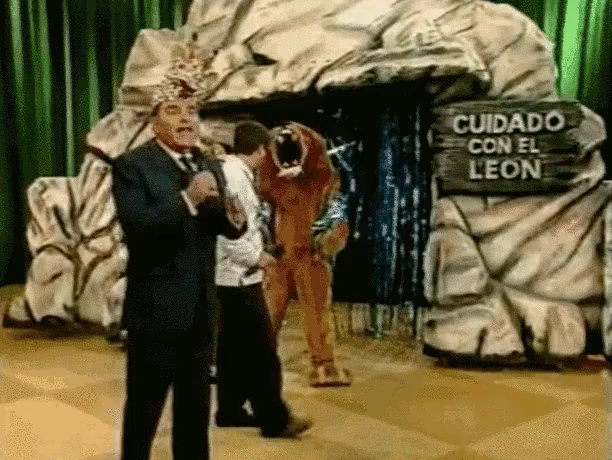 Cuidado Con El León GIF - Sabadogigante Cuidadoconelleon Univision -  Discover & Share GIFs