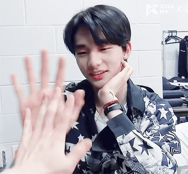 Hyunjin Hands Gif Hyunjin Hands Cute Discover Share Gifs