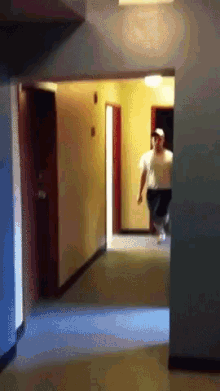 Running Without Using Arms Gif Runningwithoutusingarms Discover Share Gifs