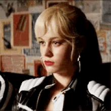 Hold Back Laugh GIFs | Tenor