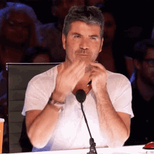 Featured image of post Simon Cowell Laser Eyes Gif Simon cowell sports painful black eye on the x factor