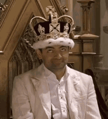 Rowan Atkinson Crown GIF - RowanAtkinson Crown Crowing GIFs