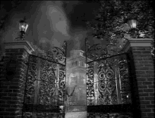 Haunted Mansion Gifs Tenor - roblox haunted mansion disneyland