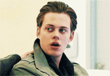 Featured image of post Pennywise Bill Skarsg rd Gif