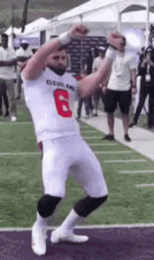 baker mayfield gif baker mayfield browns gifs - nfl players doing fortnite dances gif
