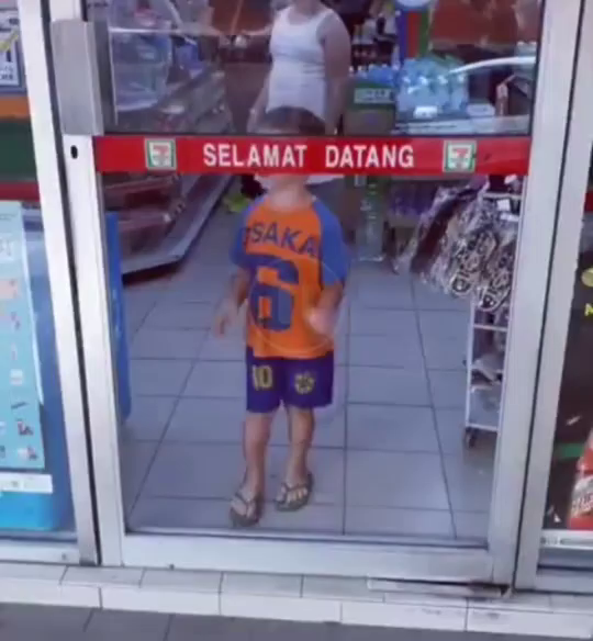 Run Into Glass Door Gifs Tenor