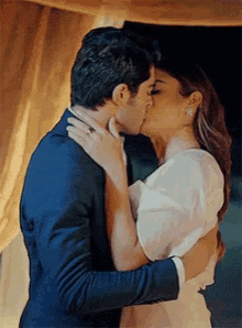 Featured image of post Morning Wishes Kiss Love Kiss Good Morning Gif