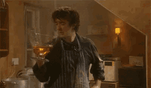 Featured image of post Drinking Big Glass Of Wine Gif - Small in size, big on taste.