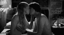 Couple s'embrassant GIF - Couple s'embrassant GIFs chauds