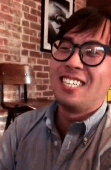 Asian Laughing GIF - Asian Laughing Smiling - Descubre & Comparte GIFs