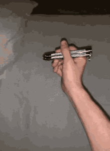 Butterflyknife Gifs Tenor - roblox knife pen