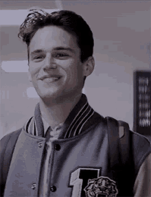 13 Reasons Why Justin Foley Gifs Tenor