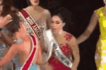 https://media.tenor.com/images/e22c062cf4c69f2ab17795ec6d2fd284/tenor.gif