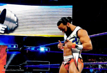 muscle main pouring water sexy water splash gif muscle main pouring water sexy water splash gif