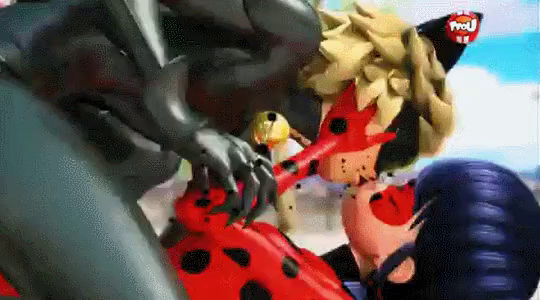 Miraculous Ladybug Cat Noir Gif Miraculousladybug Catnoir Kiss Discover Share Gifs