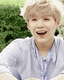 Featured image of post Bts Suga Laughing Gif