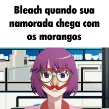 a girl with purple hair and glasses says bleach quando sua namorada chega com os morango
