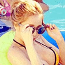 Kpop Sunglasses GIF - Kpop Sunglasses Pool GIFs