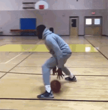 Dribbling People Are Awesome GIF - Dribbling People Are Awesome Cross Over GIFs