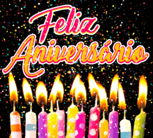 a bunch of birthday candles with the words feliz aniversario in the background