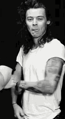 Harry Styles Hot GIF - Harry Styles Hot Arms Crossed GIFs