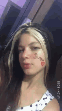 Selfie Pretty GIF - Selfie Pretty Face Tattoo GIFs
