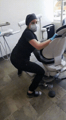 Laurence Hygienist GIF - Laurence Hygienist Sensual GIFs