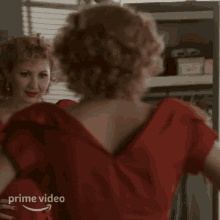turn around nina arianda being the ricardos look at your back look behind you