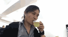 お茶　飲む　抹茶　関暁夫 Akio Seki Mr.都市伝説 GIF - Tea Green Tea Akio Seki GIFs