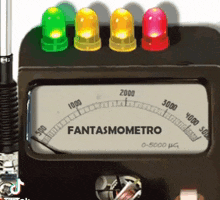 a close up of a fantasmametro meter with three lights on it