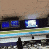 a bowling alley has a sign that says aspecto