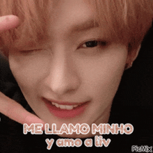 a close up of a person 's face with the words me llamo minho y amo a liv