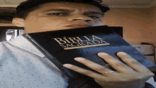 Heraldo Nazareno Bibiia Sagrada GIF - Heraldo Nazareno Bibiia Sagrada Holy Bible GIFs