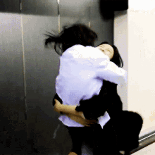 Hathesooyoung Yves Hug GIF - Hathesooyoung Yves Hug Kim Lip Hug GIFs