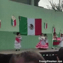 Mexico Niña Se Cae GIF - Mexico Niña Se Cae Dance GIFs