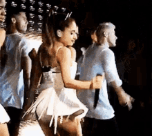 Ariana Grande Dancing GIF - Ariana Grande Dancing Concert GIFs