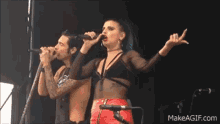 Andy Black Juliet Simms GIF - Andy Black Juliet Simms On Stage GIFs