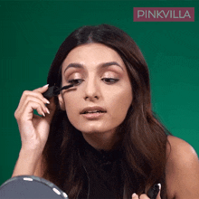 Applying Mascara Prakriti Kakar GIF - Applying Mascara Prakriti Kakar Pinkvilla GIFs