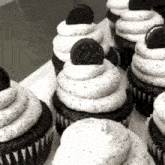 Cupcakes Dessert GIF - Cupcakes Dessert Oreo Cupcakes GIFs